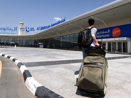 Một trong những hành khách đầu tiên của Sân bay Quốc tế Al Maktoum.
